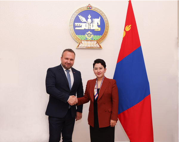 Foreign Minister Battsetseg Meets Czech Minister of Labour and Social Affairs