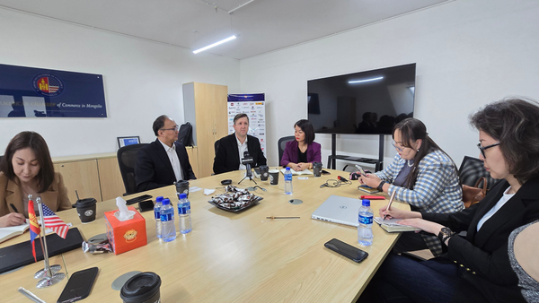 AmCham, AustCham and EuroChamber jointly hosted a roundtable meeting with economic journalists