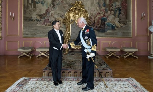 Ambassador of Mongolia to the Kingdom of Sweden Presents His Credentials to the King of Sweden