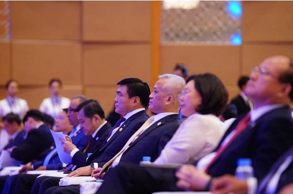 Mongolian representatives are participating in the 4th Mongolia-China Expo