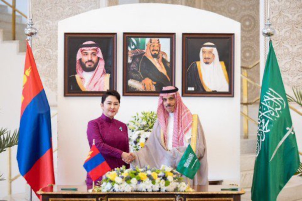 Foreign Minister Meets Her Saudi Counterpart